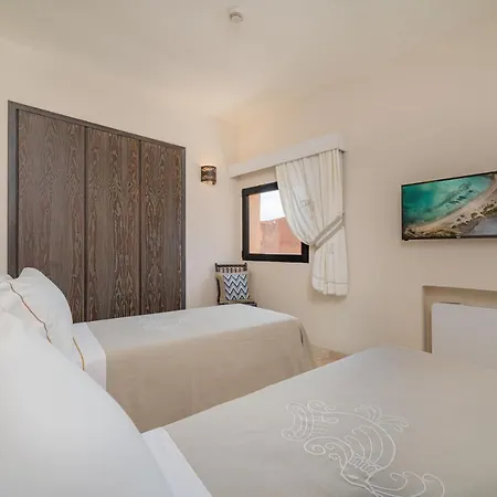 Отель Cala Lunga