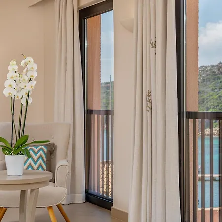 Cala Lunga 4* Ла-Маддалена