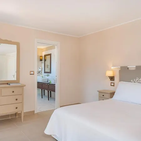 Отель Cala Lunga