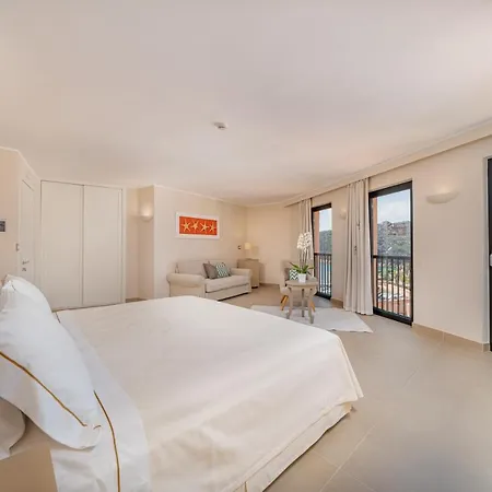 Cala Lunga Отель