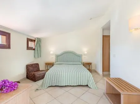 Cala Lunga 4*