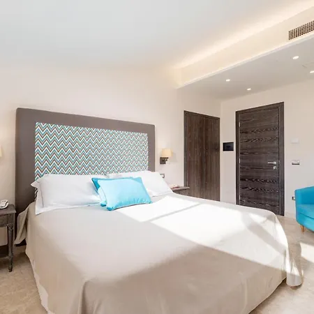 Отель Cala Lunga