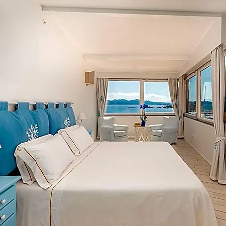 Ξενοδοχείο Cala Lunga 4*