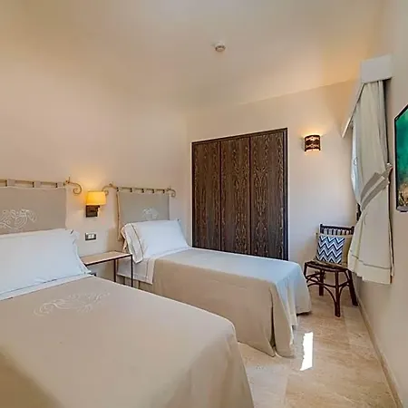 Cala Lunga Ξενοδοχείο 4*