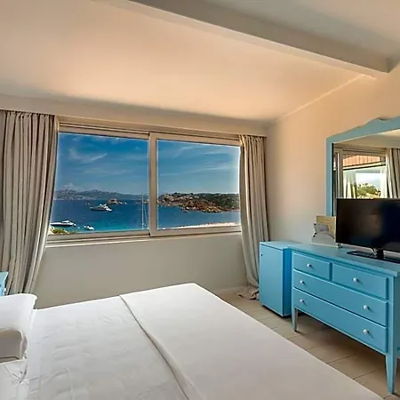 Hotel Cala Lunga 4*