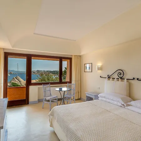 Cala Lunga Отель 4*