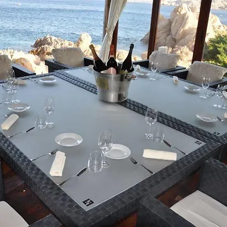 Cala Lunga Отель Ла-Маддалена