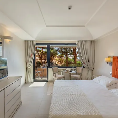 Cala Lunga Ла-Маддалена