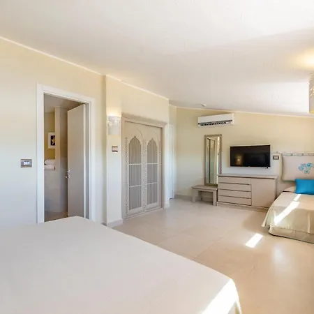 Cala Lunga 4*