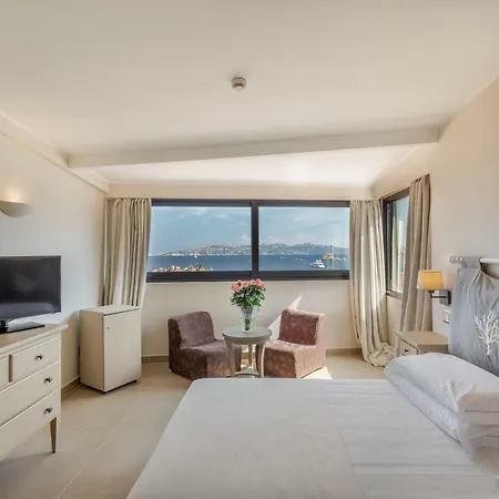 Cala Lunga Отель 4*