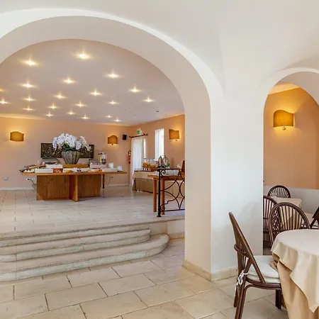 Отель Cala Lunga