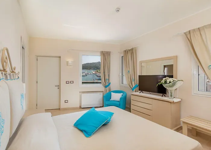 Hotell Cala Lunga 4*